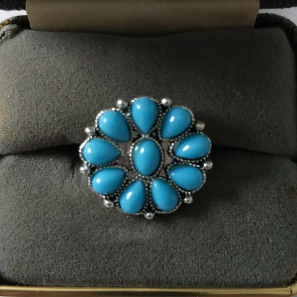 Pretty blue/turquoise flower ring - Picture 2 of 3
